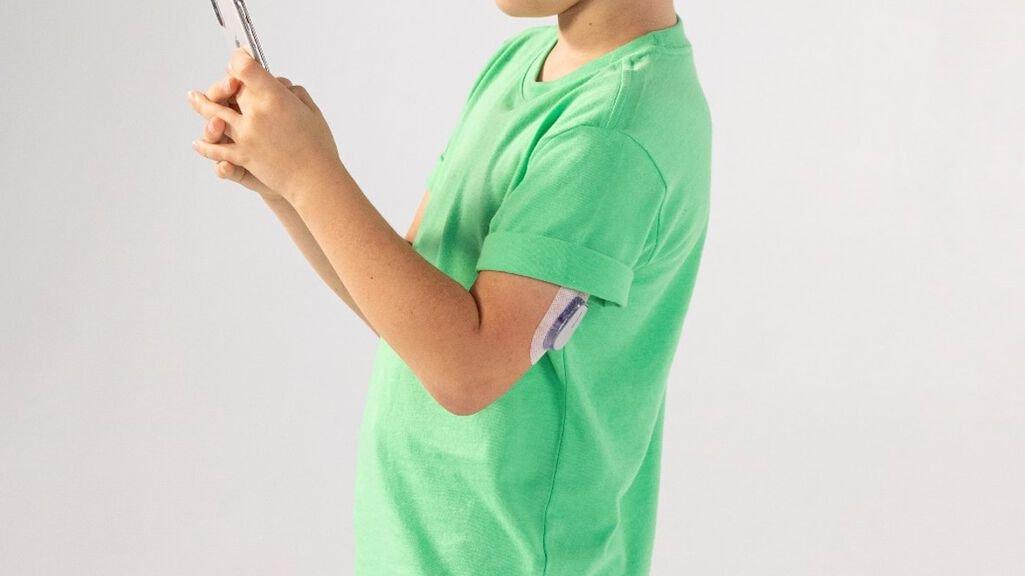 Sensors tiek nēsāts uz ķermeņa